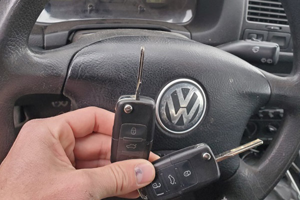 automotive locksmith